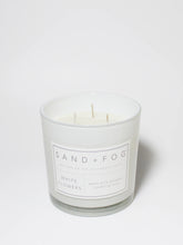 White Flowers 21 oz scented candle